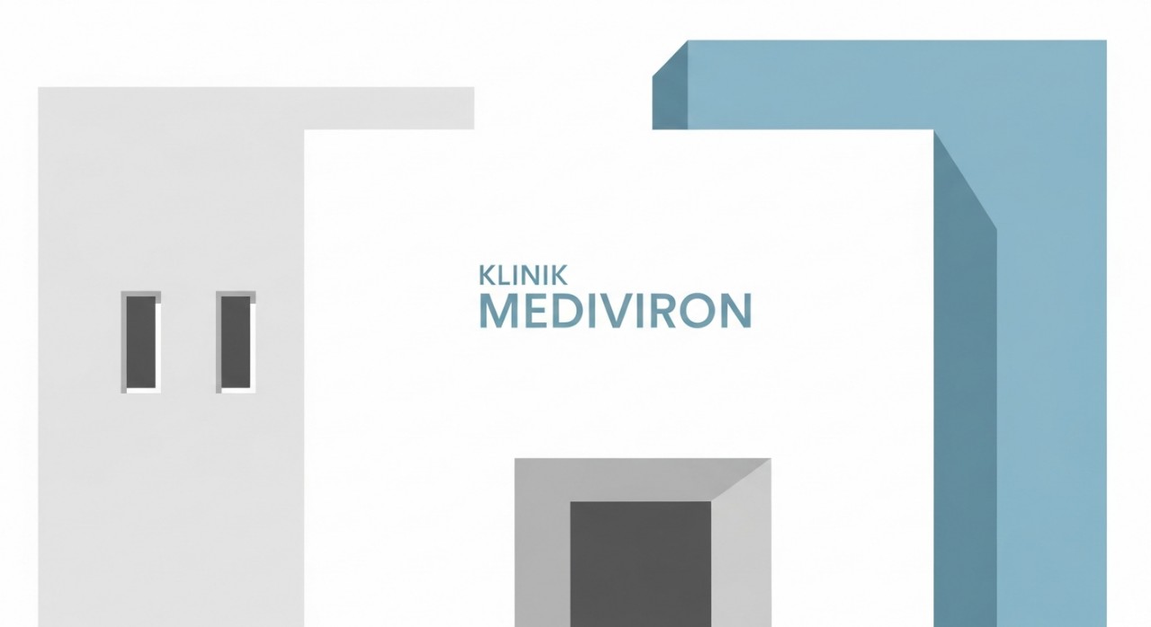 Pemandangan hadapan bangunan Klinik Mediviron Pudu dengan pintu masuk utama.