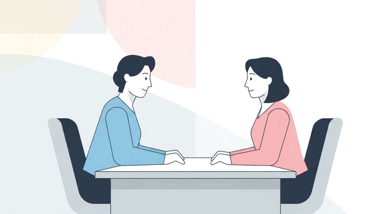 Masa Operasi Klinik Mediviron Balakong Terkini 2026 2 Seorang doktor sedang berbincang dengan pesakit yang duduk di bilik konsultasi klinik.