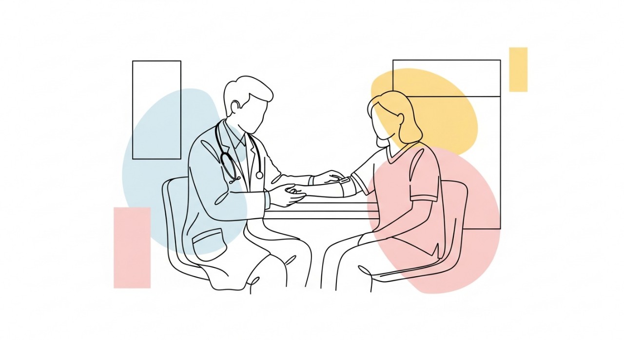 Seorang doktor berbaju putih sedang memeriksa denyutan nadi pesakit di bilik konsultasi.