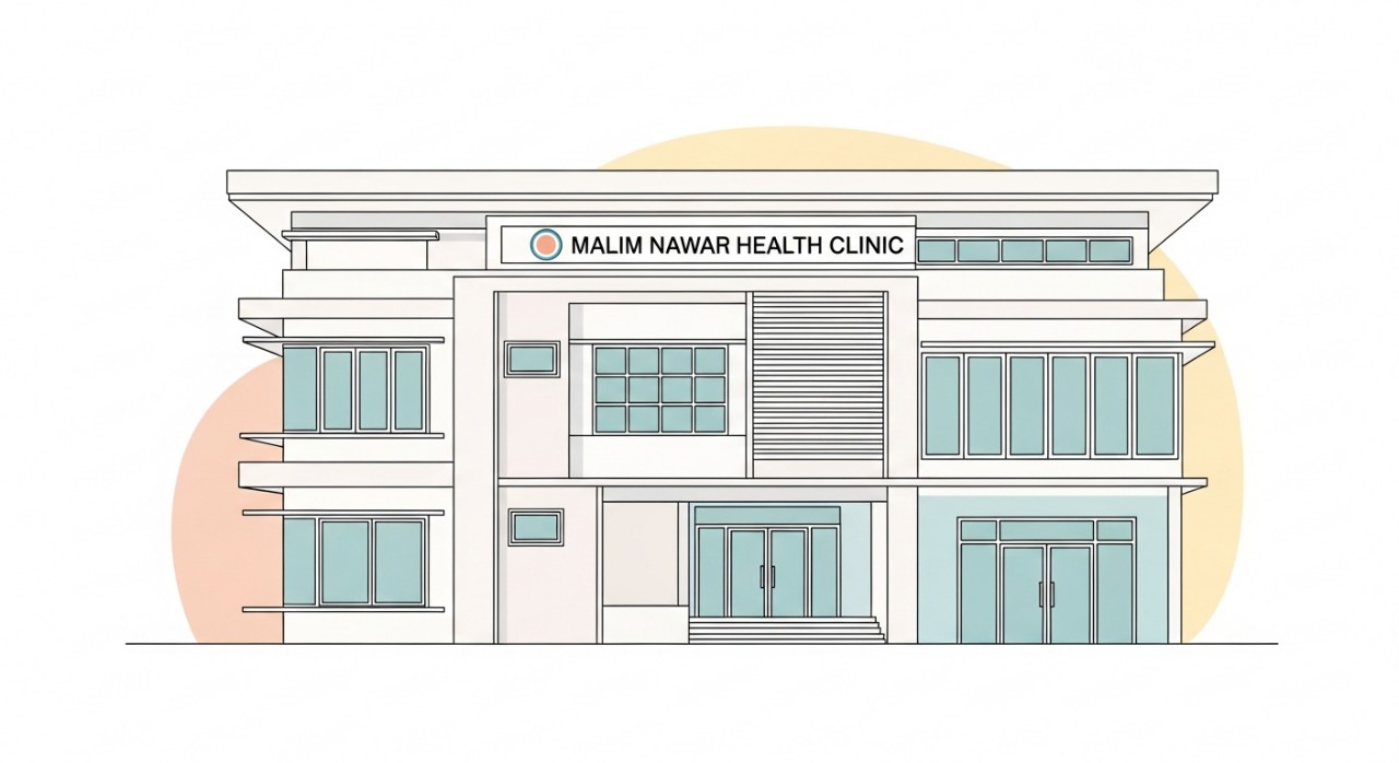 Bangunan Klinik Kesihatan Malim Nawar dilihat dari hadapan dengan pintu masuk utama.