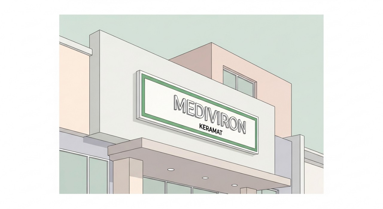 Papan tanda Klinik Mediviron yang jelas kelihatan di hadapan bangunan moden.