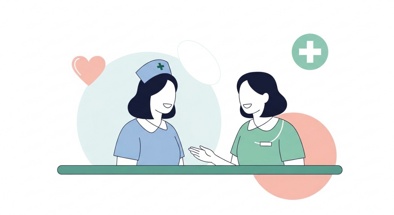 Seorang jururawat sedang melayan pesakit di kaunter pendaftaran klinik desa dengan mesra.