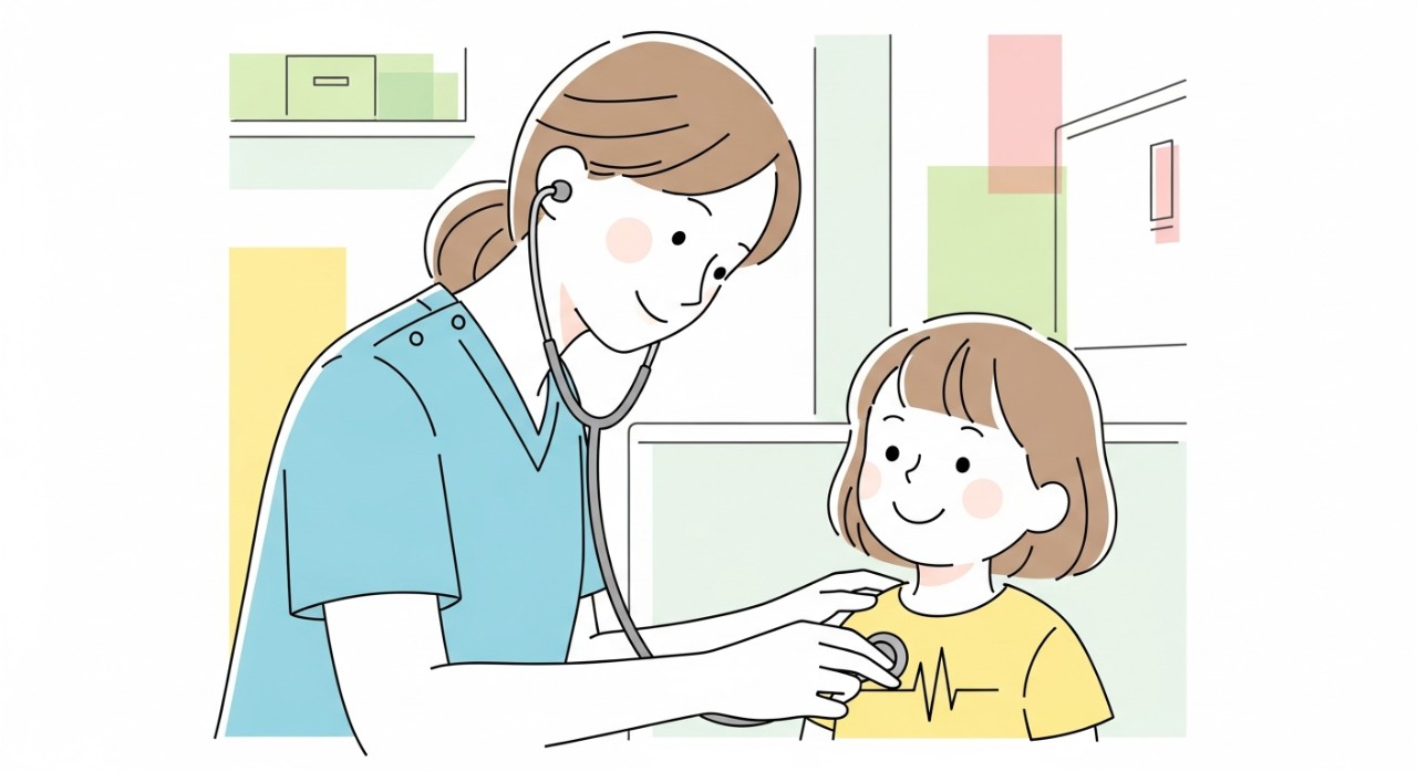 Seorang doktor pakar kanak kanak sedang tersenyum dan memeriksa pesakit cilik di bilik konsultasi yang bersih.