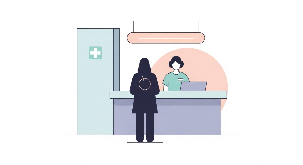 Seorang pesakit sedang menunggu di kaunter pendaftaran Hospital Machang untuk mendaftar masuk.