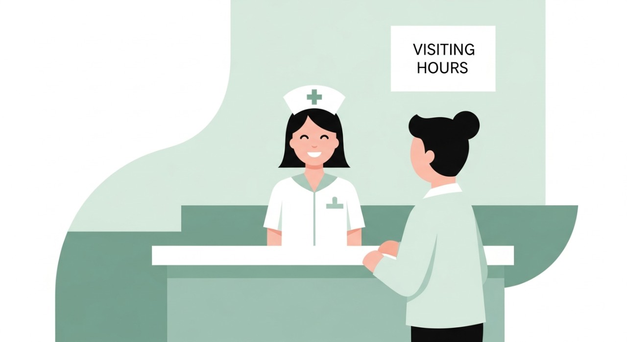 Masa Operasi Hospital Dungun & Waktu Melawat Terkini 2026 1 Seorang jururawat berbaju seragam sedang memberikan penerangan ringkas kepada pelawat di kaunter pertanyaan hospital.