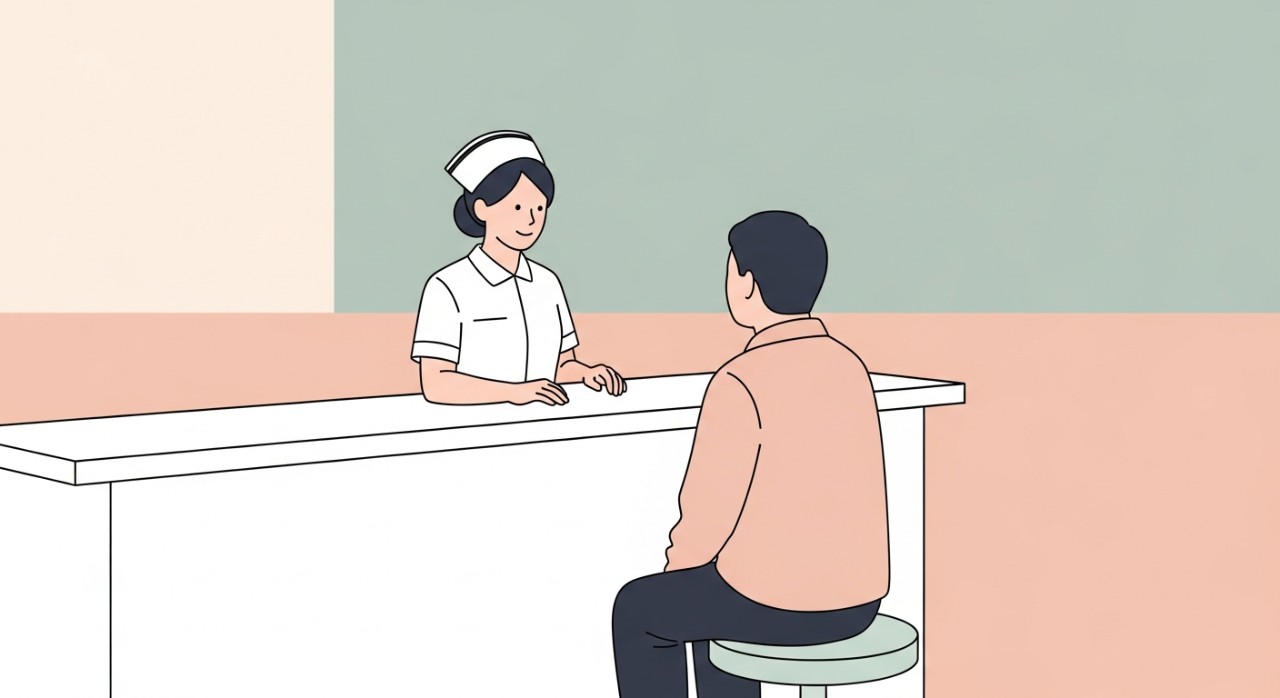 Masa Operasi Klinik Desa Tanjung Labian Terkini 2026 2 Seorang jururawat sedang menyambut pesakit di kaunter pendaftaran klinik.